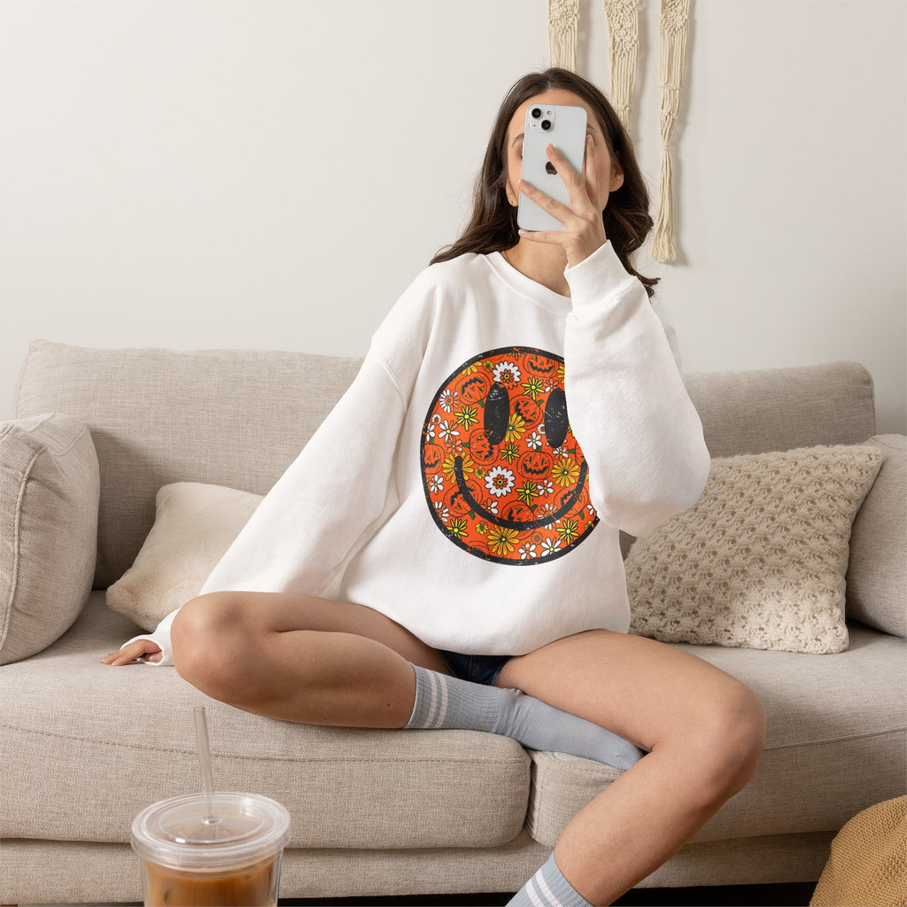 Retro Halloween Smiley Sweatshirt 🎃🌼